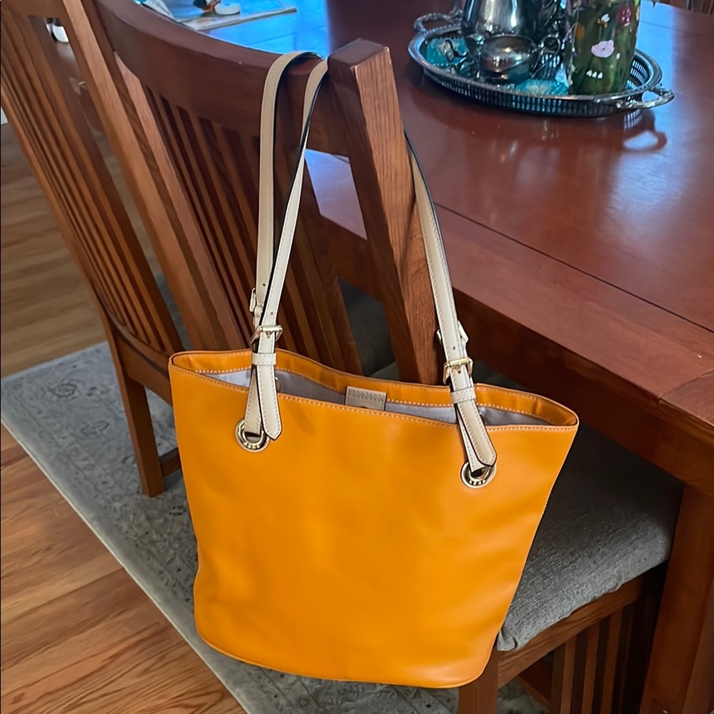 Elegant  MICHAEL Michael KORS Chartreuse Tote Bag, absolutely perfect!!!